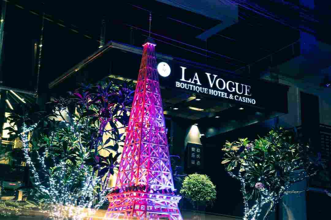 Vẻ đẹp về đêm của La Vogue Boutique